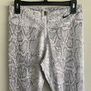 Womens Nike Animal Print Leggings size M
